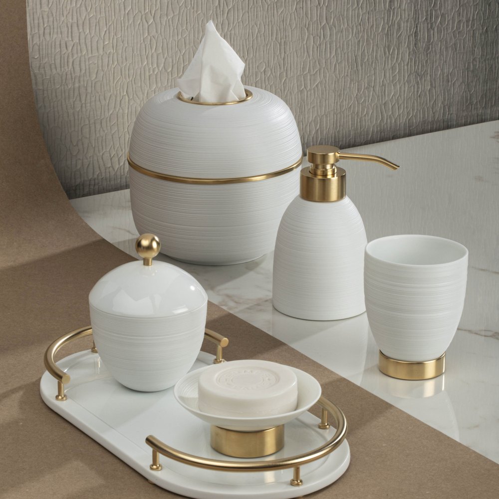 WOB – C&B Hémisphère matt soft gold campaign 5 HD